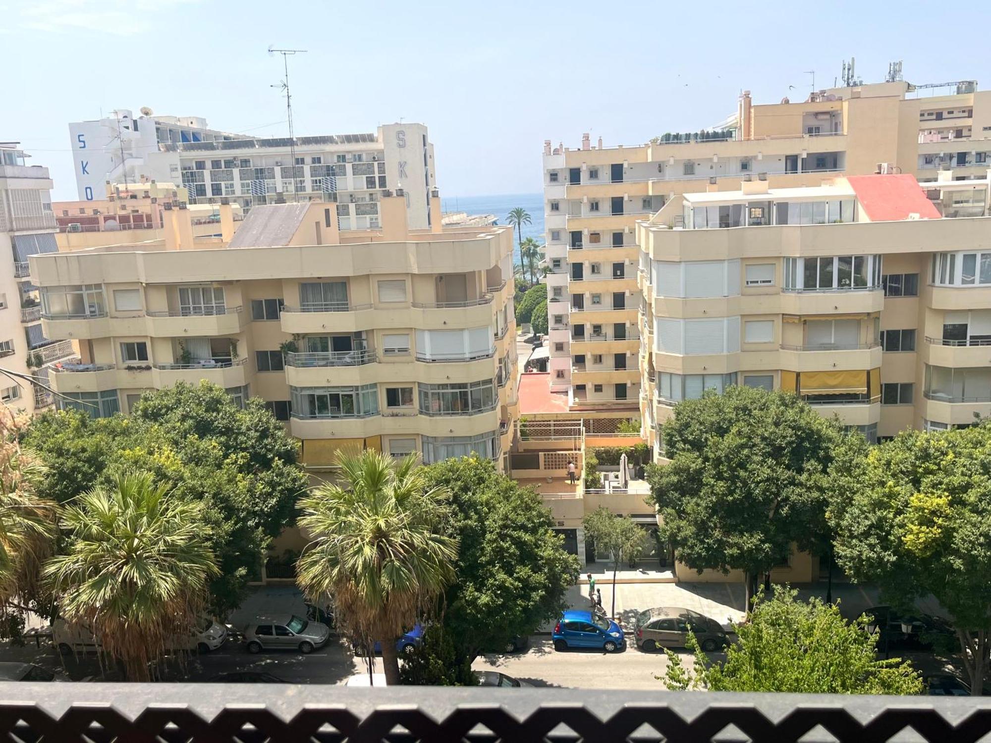Bright, Central, Close To The Sea, Parking And Wifi Marbella