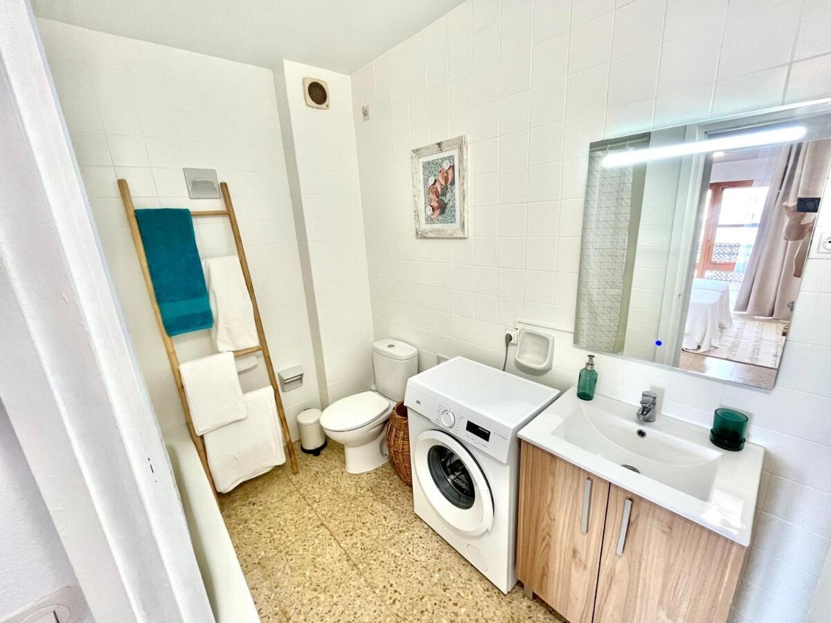 Bright, Central, Close To The Sea, Parking And Wifi