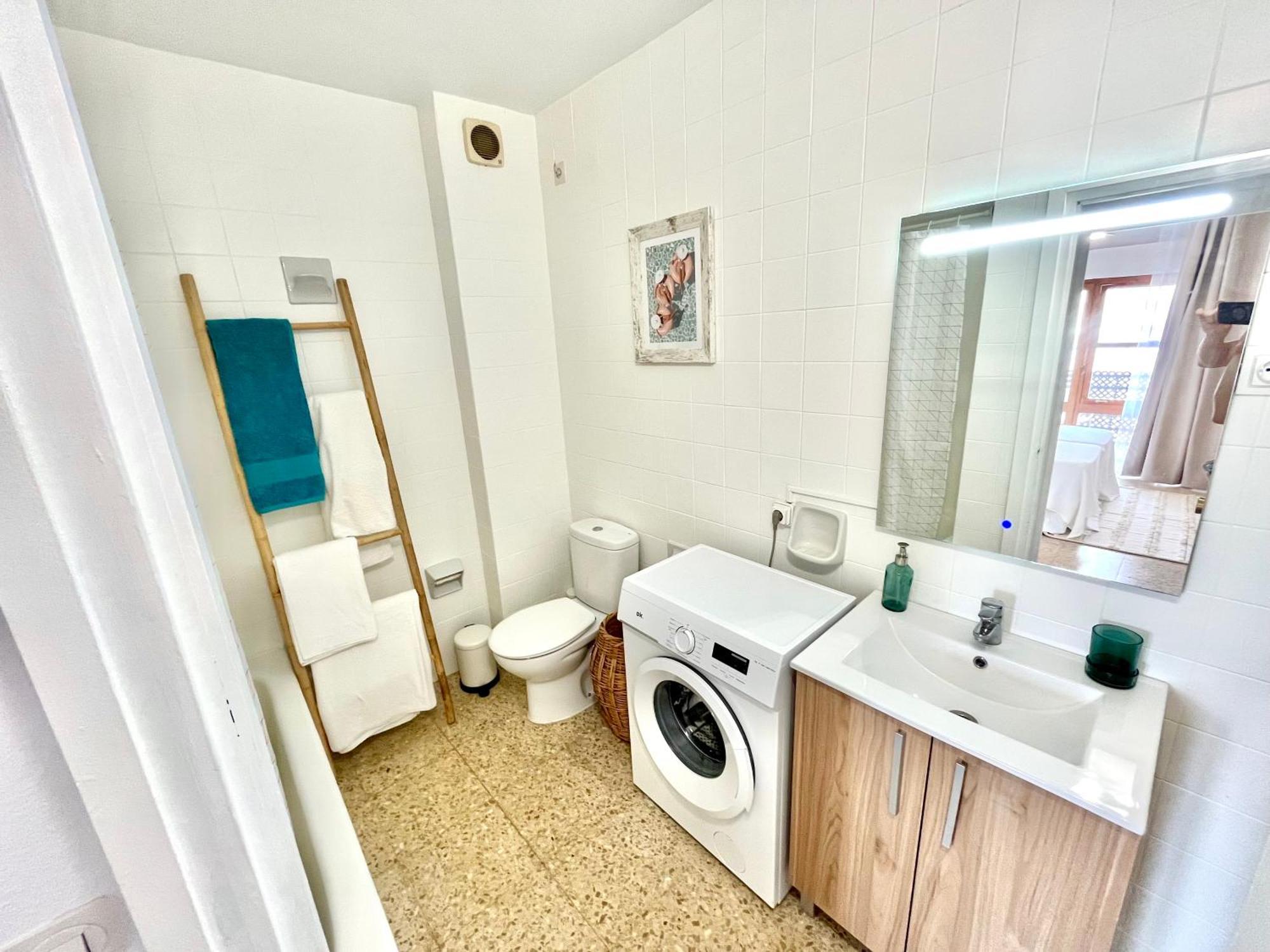 Bright, Central, Close To The Sea, Parking And Wifi *